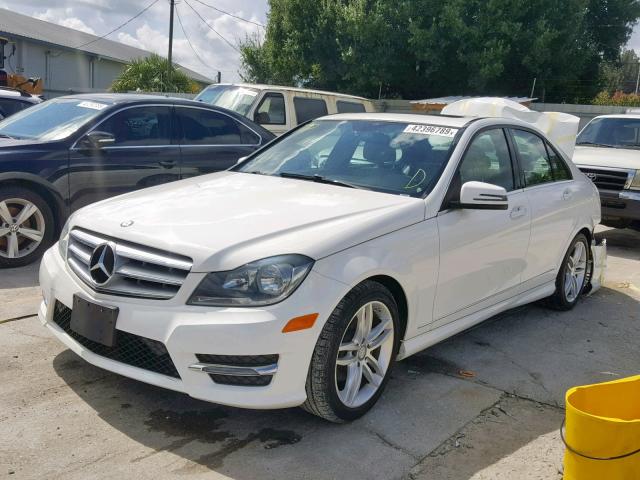 WDDGF4HB4DA864498 - 2013 MERCEDES-BENZ C 250 WHITE photo 2