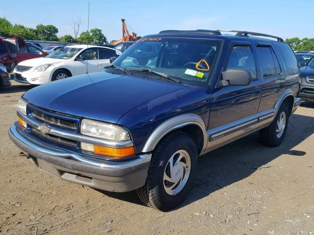 1GNDT13W8X2224461 - 1999 CHEVROLET BLAZER BLUE photo 2