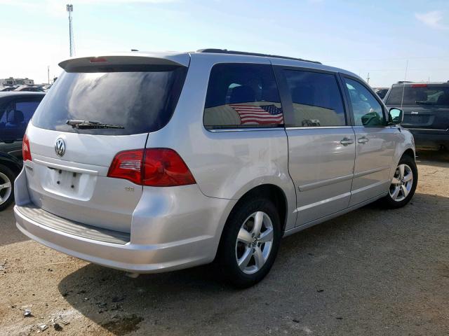 2V4RW3DG5BR766786 - 2011 VOLKSWAGEN ROUTAN SE SILVER photo 4