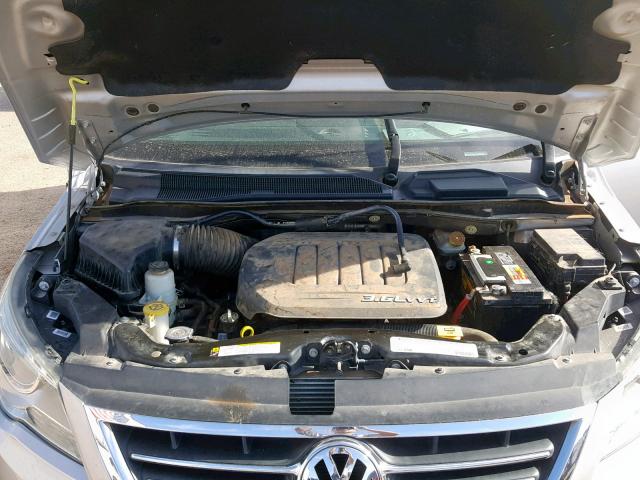 2V4RW3DG5BR766786 - 2011 VOLKSWAGEN ROUTAN SE SILVER photo 7