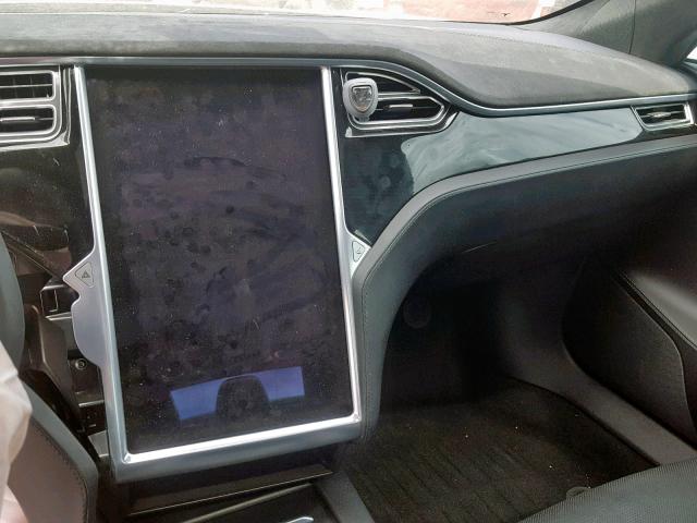 5YJSA1E18HF185635 - 2017 TESLA MODEL S أبيض صورة 9