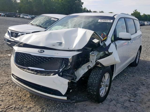 KNDMB5C19F6075475 - 2015 KIA SEDONA LX WHITE photo 2