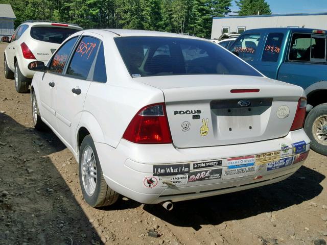 1FAFP34N37W237544 - 2007 FORD FOCUS ZX4 WHITE photo 3