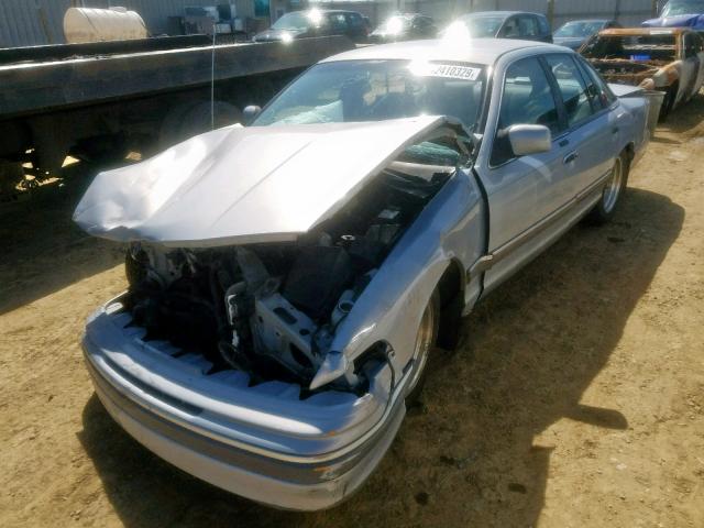 2FALP74W5RX210968 - 1994 FORD CROWN VICT SILVER photo 2