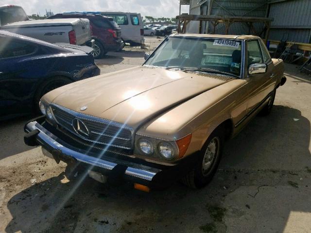 WDBBA45A4DB027046 - 1983 MERCEDES-BENZ 380 SL GOLD photo 2