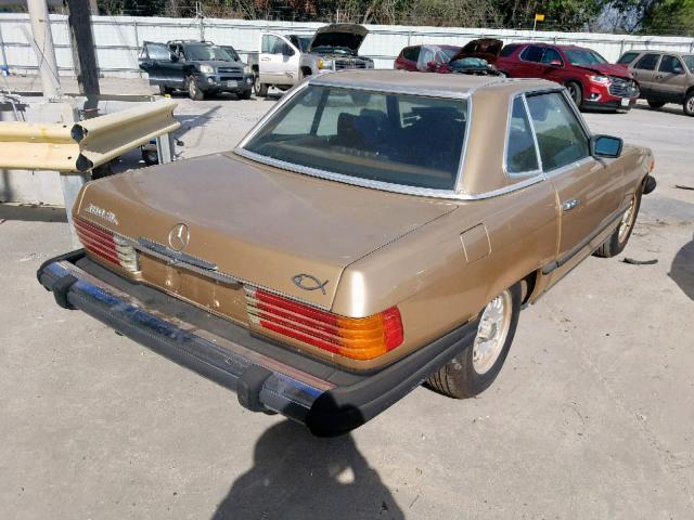 WDBBA45A4DB027046 - 1983 MERCEDES-BENZ 380 SL GOLD photo 4