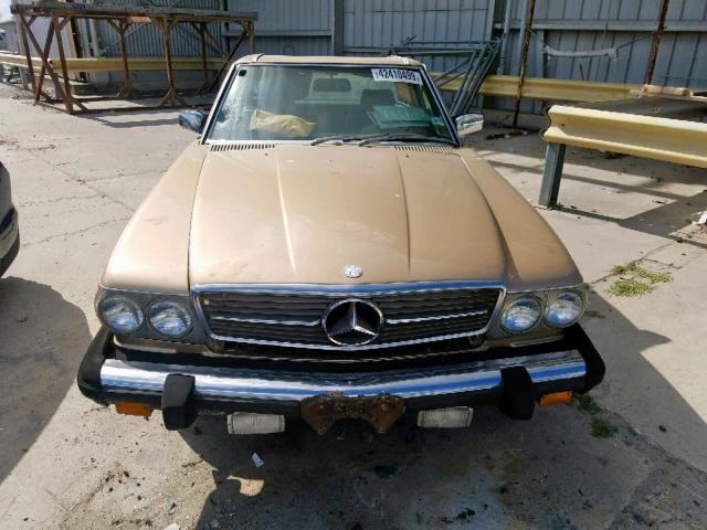 WDBBA45A4DB027046 - 1983 MERCEDES-BENZ 380 SL GOLD photo 9