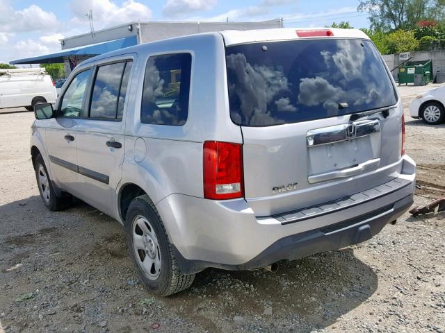 5FNYF3H28FB031841 - 2015 HONDA PILOT LX SILVER photo 3