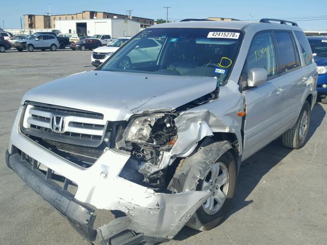 5FNYF18218B004827 - 2008 HONDA PILOT VP SILVER photo 2