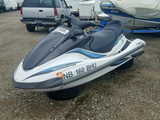 YAMA2667J304 - 2004 YAMAHA WAVERUNNER WHITE photo 2