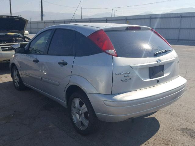 1FAHP37N96W169091 - 2006 FORD FOCUS ZX5 SILVER photo 3