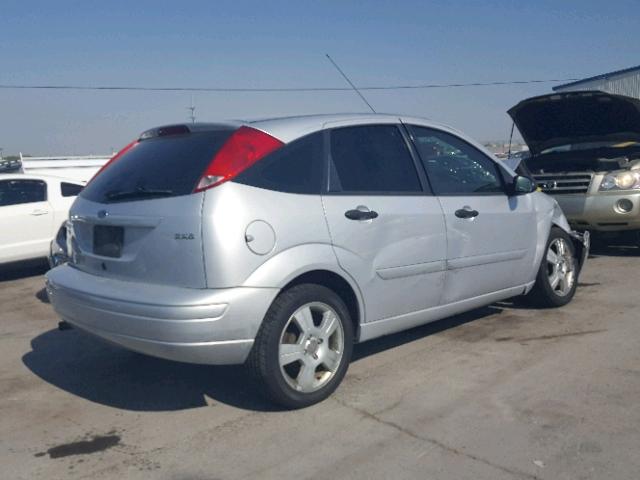 1FAHP37N96W169091 - 2006 FORD FOCUS ZX5 SILVER photo 4