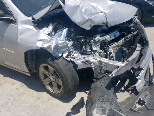 1G11B5SA1GF123971 - 2016 CHEVROLET MALIBU LIM 银色 照片 9