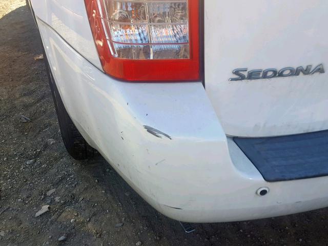 KNDMG4C77B6410663 - 2011 KIA SEDONA LX WHITE photo 9