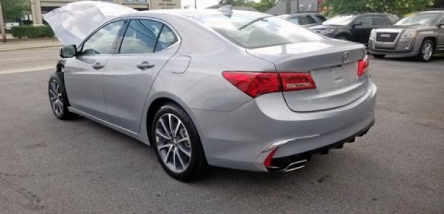 19UUB2F3XJA004921 - 2018 ACURA TLX SILVER photo 4