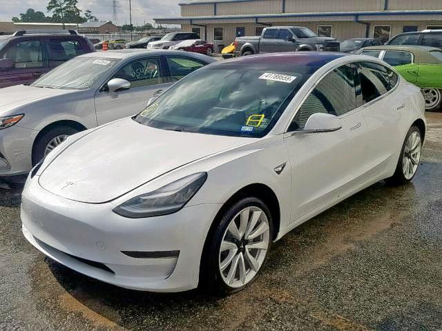 5YJ3E1EA1JF006527 - 2018 TESLA MODEL 3 WHITE photo 2