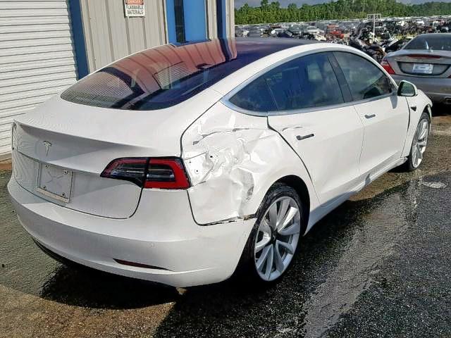 5YJ3E1EA1JF006527 - 2018 TESLA MODEL 3 WHITE photo 4