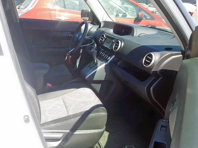 JTLZE4FE7DJ046416 - 2013 TOYOTA SCION XB თეთრი ფოტო 5