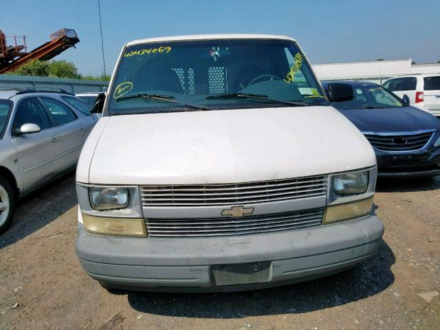 1GCDM19W11B100889 - 2001 CHEVROLET ASTRO WHITE photo 9