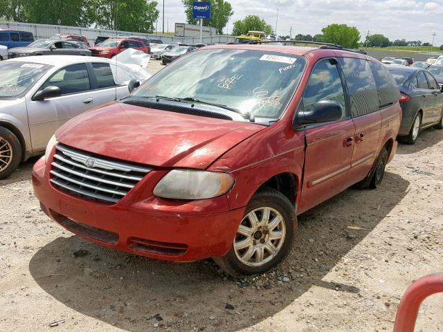 2A4GP54L36R609135 - 2006 CHRYSLER TOWN & COU RED photo 2