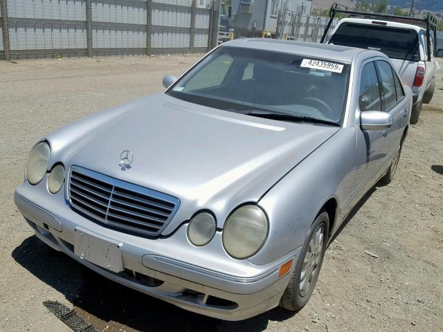 WDBJF65J7YB034197 - 2000 MERCEDES-BENZ E 320 SILVER photo 2