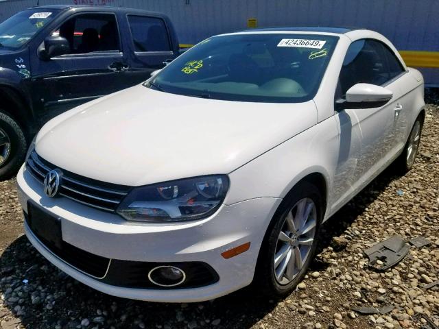 WVWBW7AH7CV002436 - 2012 VOLKSWAGEN EOS KOMFOR WHITE photo 2