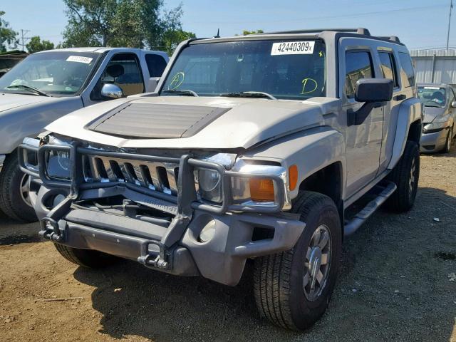 5GTDN136068255291 - 2006 HUMMER H3 SILVER photo 2