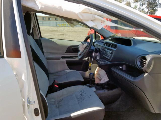 JTDKDTB33E1061172 - 2014 TOYOTA PRIUS C WHITE photo 5