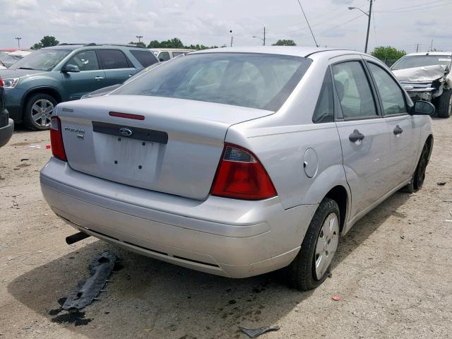 1FAFP34N07W177965 - 2007 FORD FOCUS ZX4 SILVER photo 4