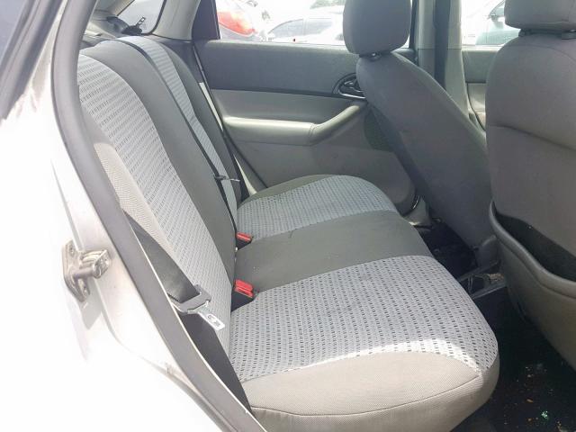 1FAFP34N07W177965 - 2007 FORD FOCUS ZX4 SILVER photo 6