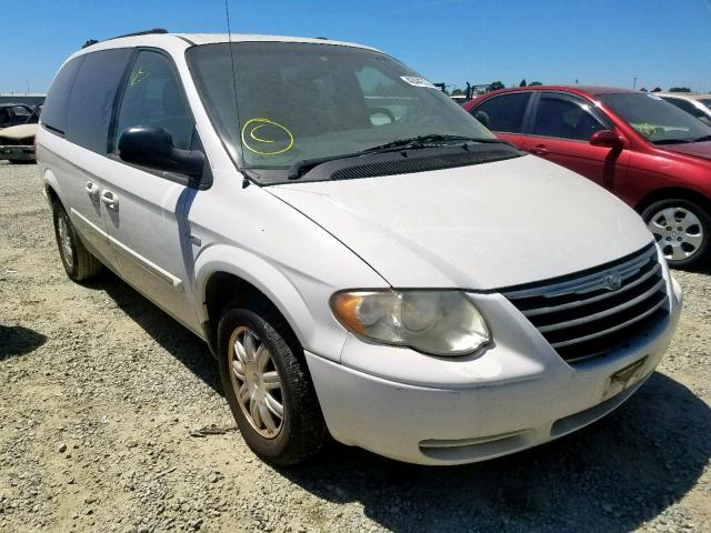 2C4GP54L55R351608 - 2005 CHRYSLER TOWN & COU WHITE photo 1