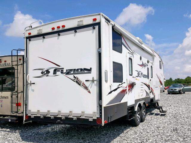 4YDF30230AF810281 - 2010 KEYSTONE FUZION WHITE photo 4