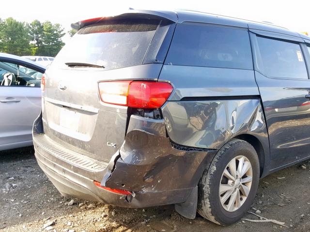 KNDMB5C11G6171702 - 2016 KIA SEDONA LX GRAY photo 9