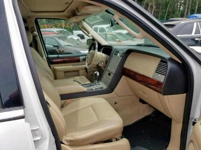 5LMFU28556LJ03313 - 2006 LINCOLN NAVIGATOR თეთრი ფოტო 5