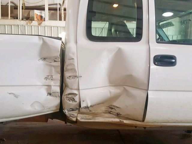 1GTHC29U27E195009 - 2007 GMC SIERRA C25 WHITE photo 9