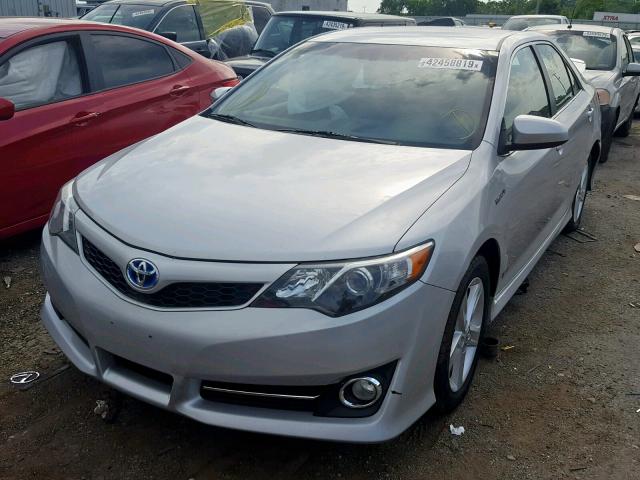 4T1BD1FK1EU121532 - 2014 TOYOTA CAMRY HYBR SILVER photo 2