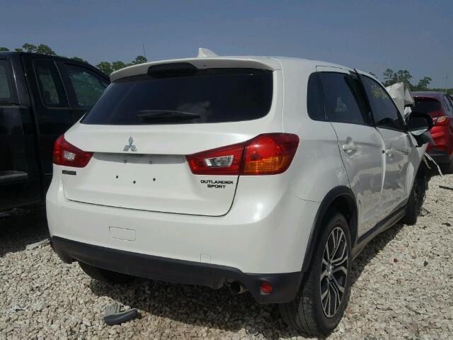 JA4AP3AU3HZ004659 - 2017 MITSUBISHI OUTLANDER WHITE photo 4