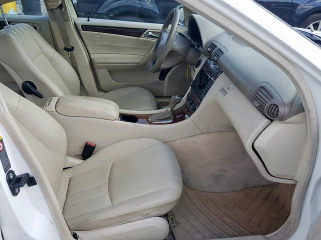 WDBRF92H07F911013 - 2007 MERCEDES-BENZ C 280 4MAT WHITE photo 5