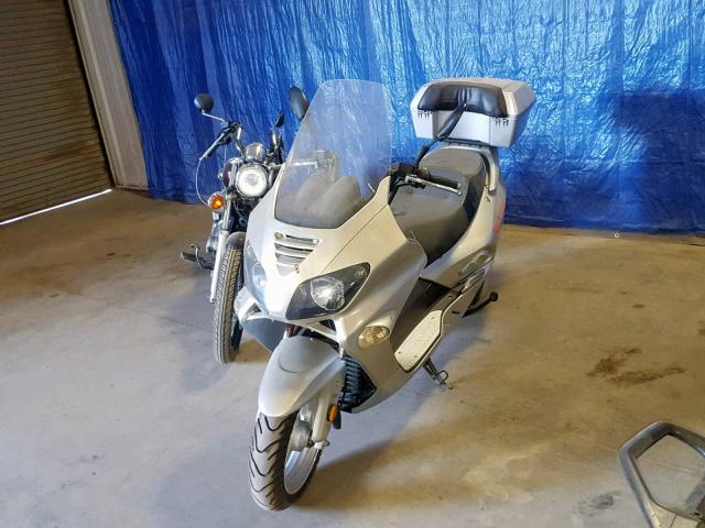 5RYMC05488S046186 - 2008 BOMBARDIER SCOOTER SILVER photo 2