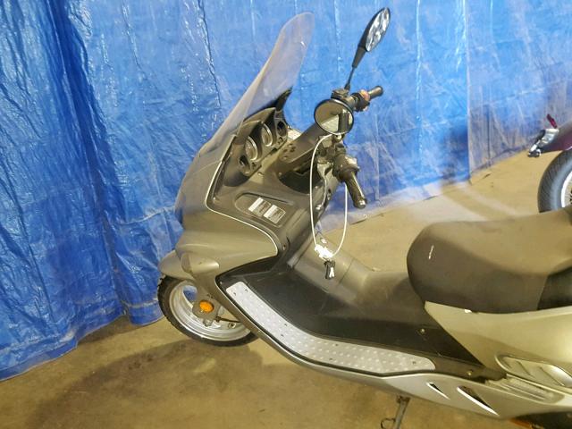 5RYMC05488S046186 - 2008 BOMBARDIER SCOOTER SILVER photo 9