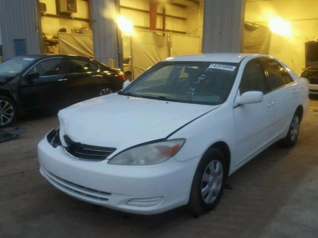 4T1BE32K64U307063 - 2004 TOYOTA CAMRY LE/X WHITE photo 2