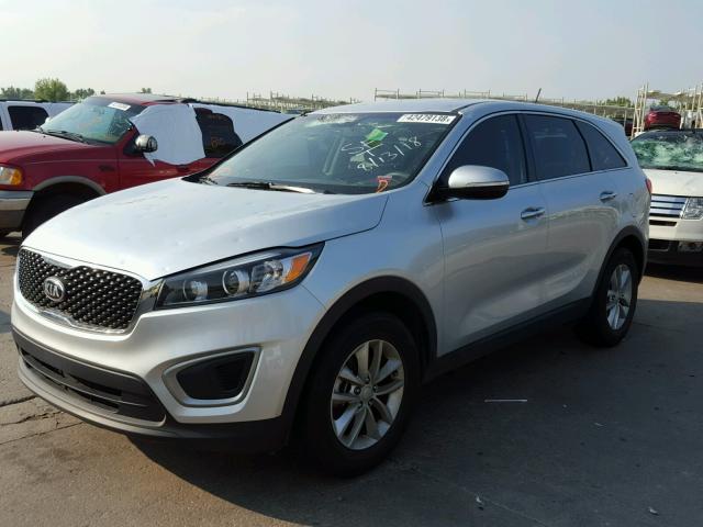 5XYPG4A37GG117539 - 2016 KIA SORENTO LX SILVER photo 2