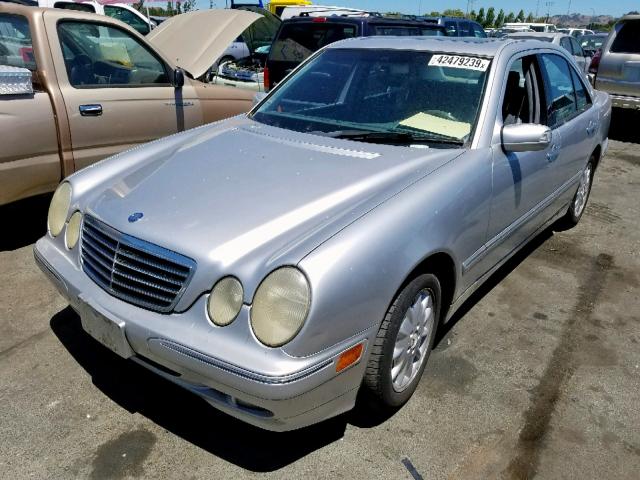 WDBJF65J21B375044 - 2001 MERCEDES-BENZ E 320 SILVER photo 2