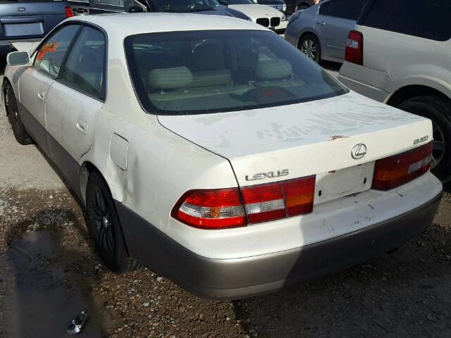 JT8BF22G2V0003291 - 1997 LEXUS ES 300 WHITE photo 3