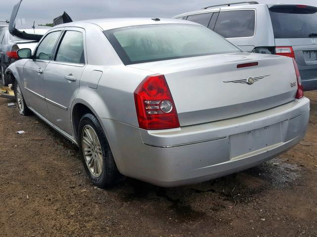 2C3KA53V79H621467 - 2009 CHRYSLER 300 TOURIN SILVER photo 3