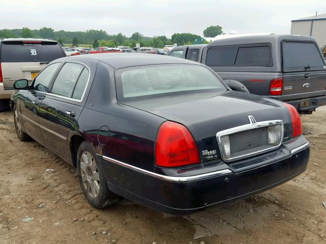 1LNHM85W73Y672528 - 2003 LINCOLN TOWN CAR C BLACK photo 3