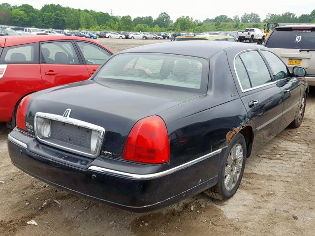 1LNHM85W73Y672528 - 2003 LINCOLN TOWN CAR C BLACK photo 4