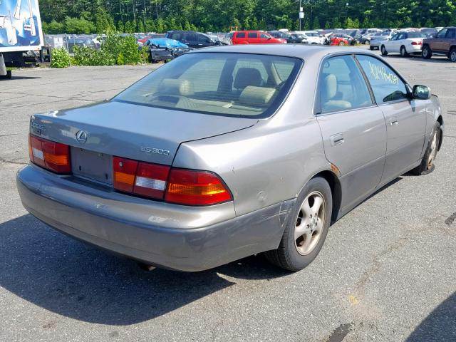 JT8BF28G0W0097955 - 1998 LEXUS ES 300 GRAY photo 4