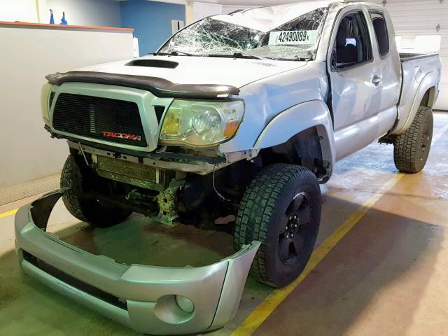 5TEUU42N97Z459916 - 2007 TOYOTA TACOMA ACC SILVER photo 2