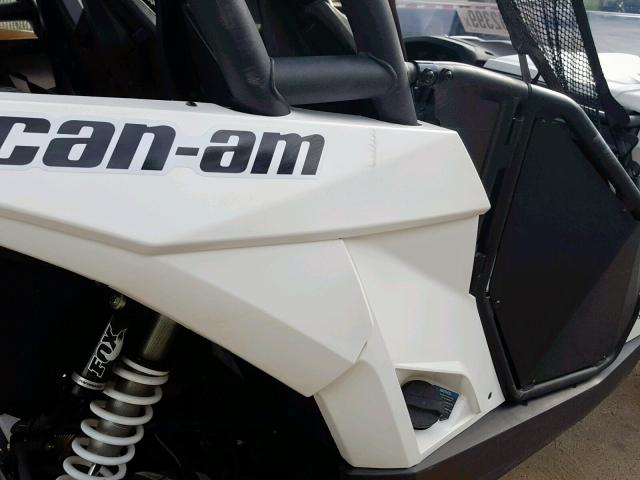 3JBPVAP27HJ000300 - 2017 CAN-AM MAVERICK X WHITE photo 17